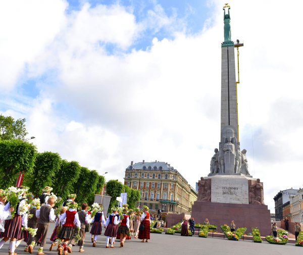 Sveicam Latvijas neatkarības dienā!