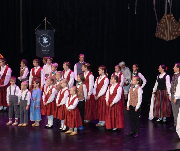 Aizvadīti reģionālie Latvijas skolu un jaunatnes dziesmu un deju svētki Norvēģijā